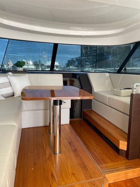 2017 Tiara Yachts 44 Flybridge