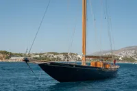 1929 Camper & Nicholsons J Class yacht sailing on a clear blue sea.