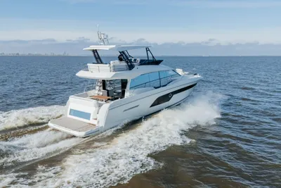 2023 Prestige 520 Flybridge