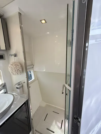 Moana & Malie Yacht Photos Pics 