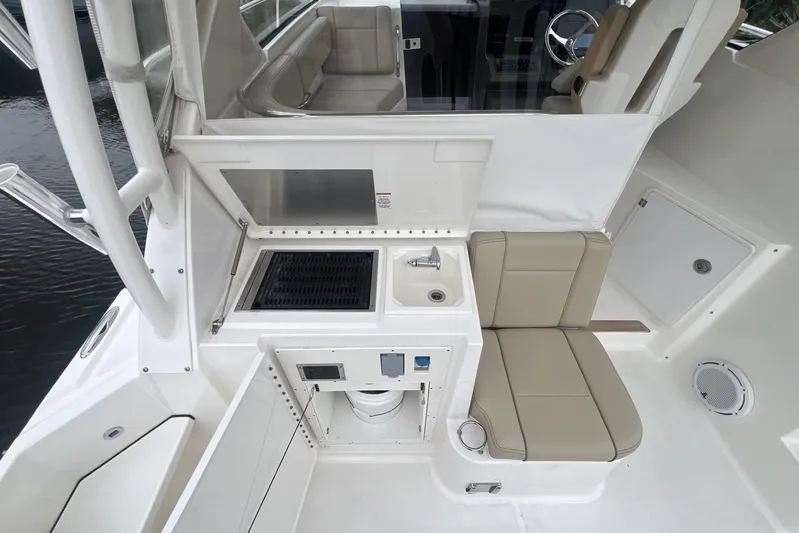 Audacious Yacht Photos Pics Pursuit 325 AUDACIOUS - Exterior Sink and Grill