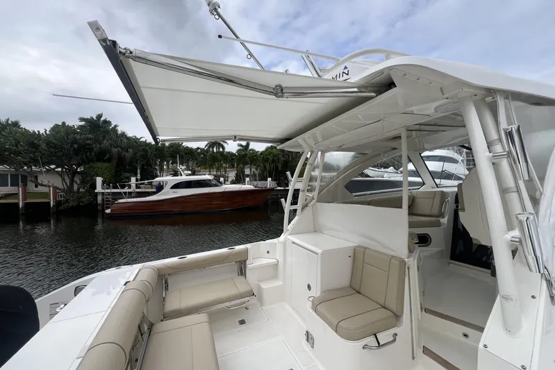 Audacious Yacht Photos Pics Pursuit 325 AUDACIOUS - Exterior