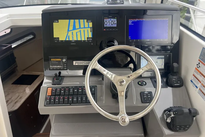 Audacious Yacht Photos Pics Pursuit 325 AUDACIOUS - Helm