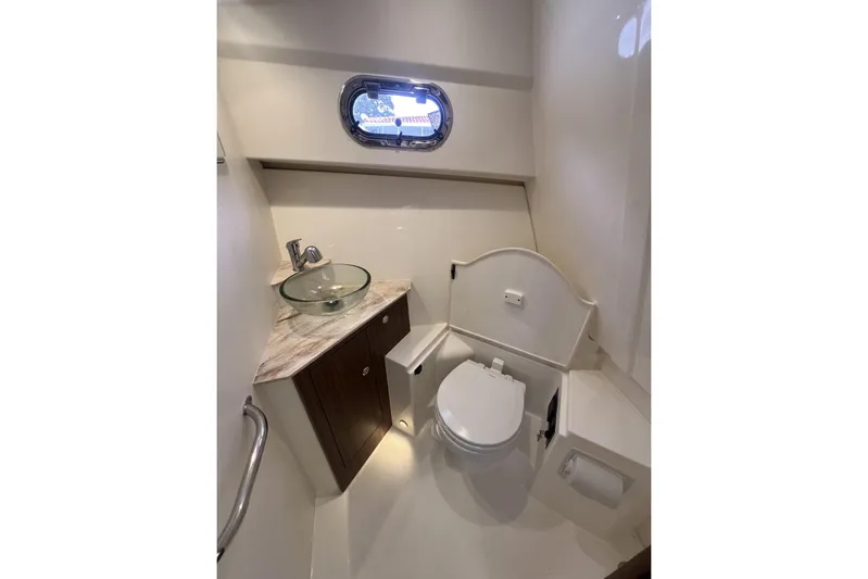 Audacious Yacht Photos Pics Pursuit 325 AUDACIOUS - Head