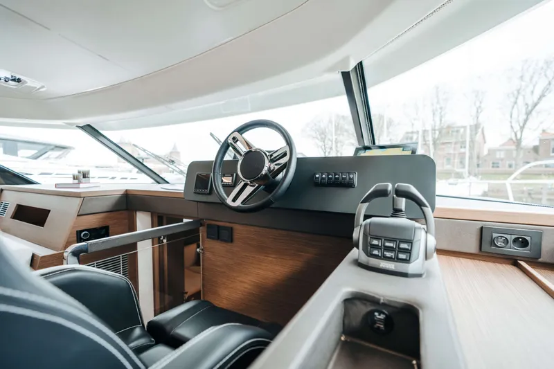 M48 Yacht Photos Pics 