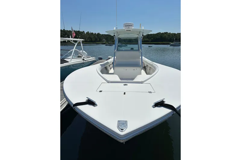 Asia Yacht Photos Pics 2005 Regulator 32 Forward Seating boat docked on calm water.