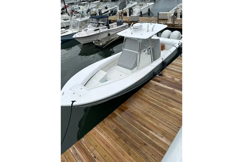 Asia Yacht Photos Pics 2005 Regulator 32 Forward Seating boat docked at a marina.