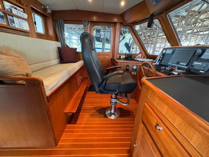 Knot @ Home Yacht Photos Pics 