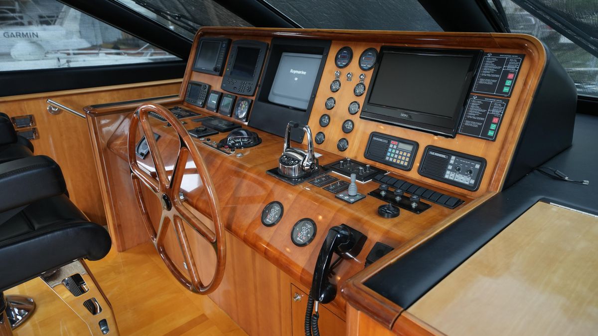 2002 Queenship 70 