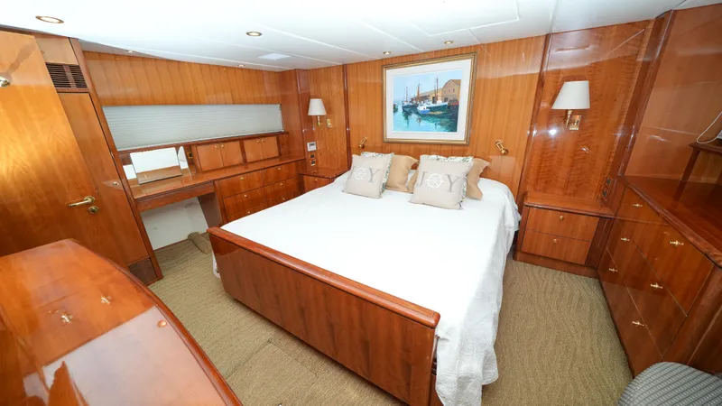4 Princesses Yacht Photos Pics Luxurious master bedroom on 2002 Queenship 70 Baretta yacht with wooden furnishings.