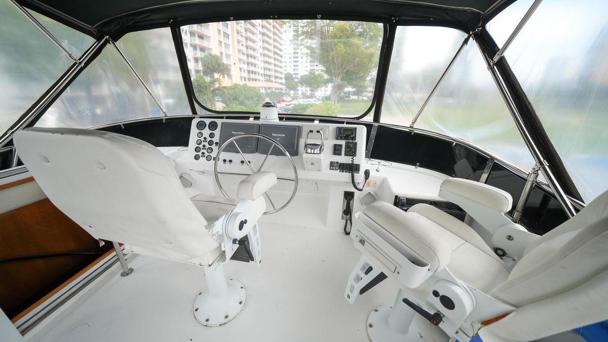 2002 Queenship 70 