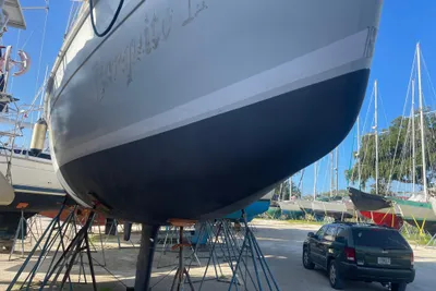 Hunter 44 DS Deck Salon