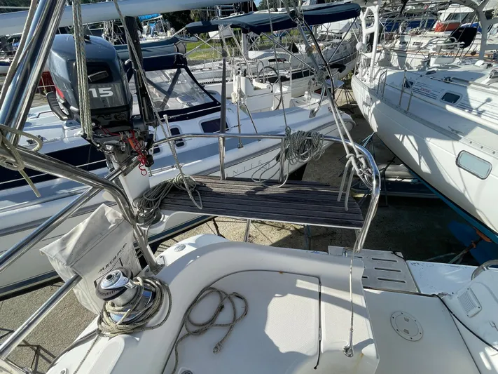 Argo Yacht Photos Pics Hunter 44 DS Deck Salon 2004 sailboat with outboard motor and deck equipment.