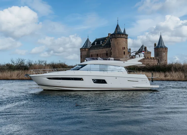 550 Fly Yacht Photos Pics 