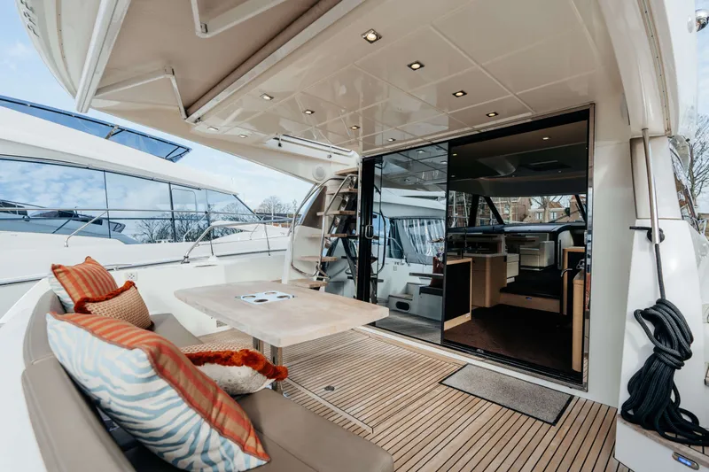 550 Fly Yacht Photos Pics 