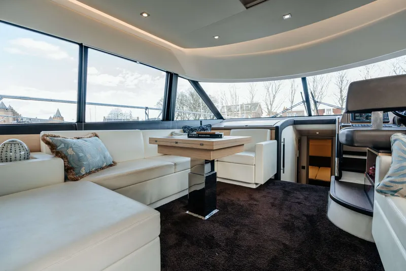 550 Fly Yacht Photos Pics 