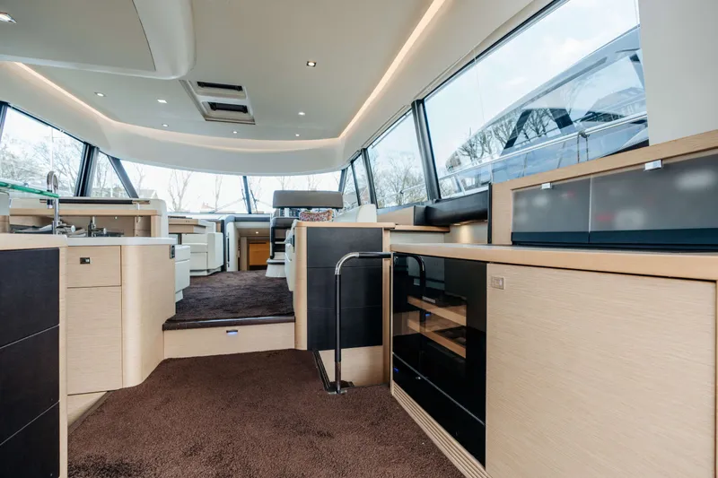 550 Fly Yacht Photos Pics 