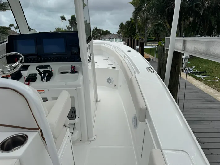  Yacht Photos Pics 2022 Sea Hunt 27 Gamefish boat interior with helm and seating.