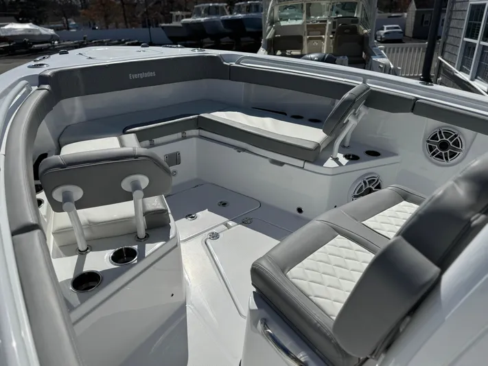  Yacht Photos Pics 2025 Everglades 285 Center Console boat interior with cushioned seating and cup holders.