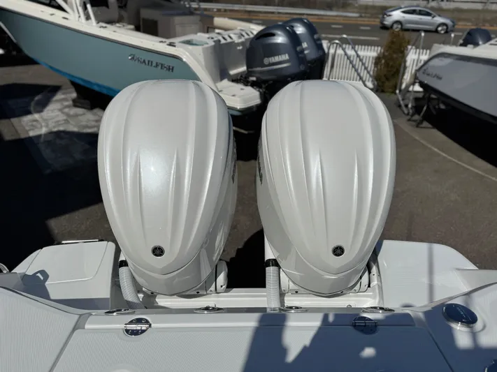  Yacht Photos Pics Twin outboard engines on a 2025 Everglades 285 Center Console boat, parked in a marina.