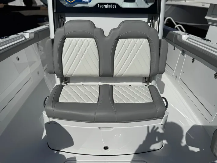  Yacht Photos Pics 2025 Everglades 285 Center Console boat with dual gray and white cushioned seats.