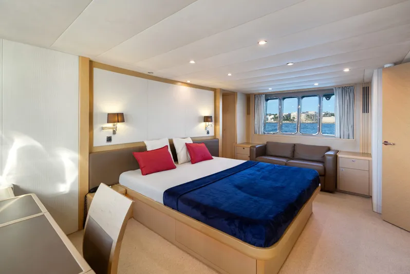 85 Yacht Photos Pics 