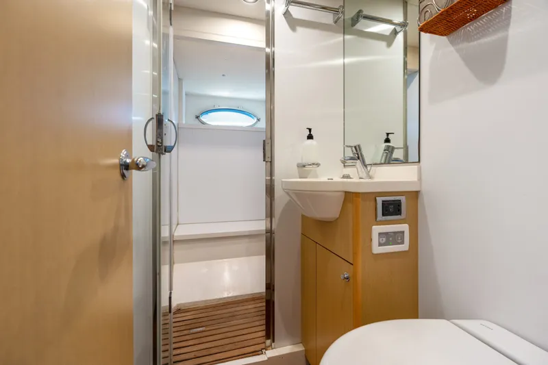 85 Yacht Photos Pics 