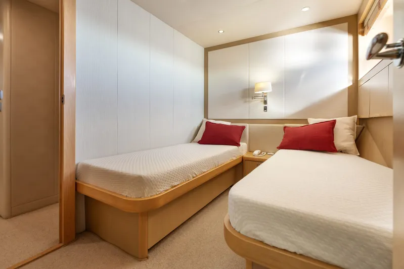 85 Yacht Photos Pics 