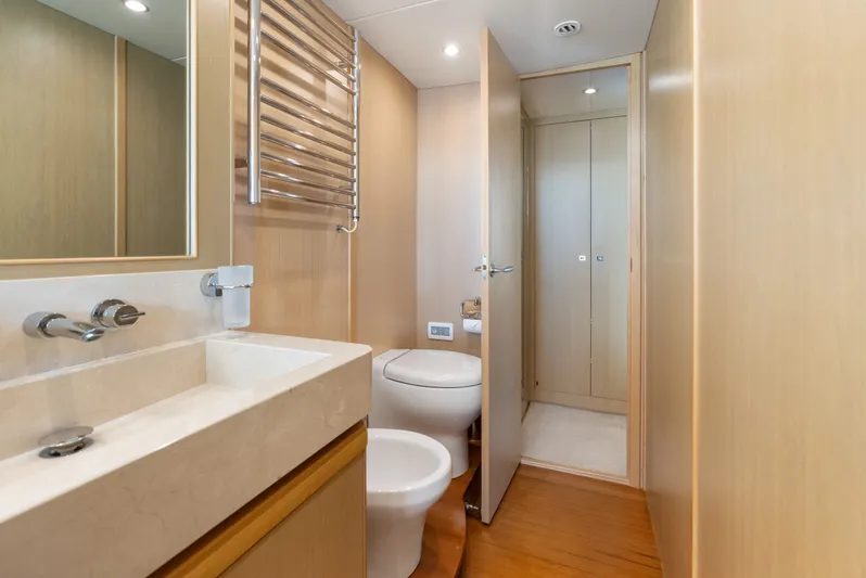 85 Yacht Photos Pics 