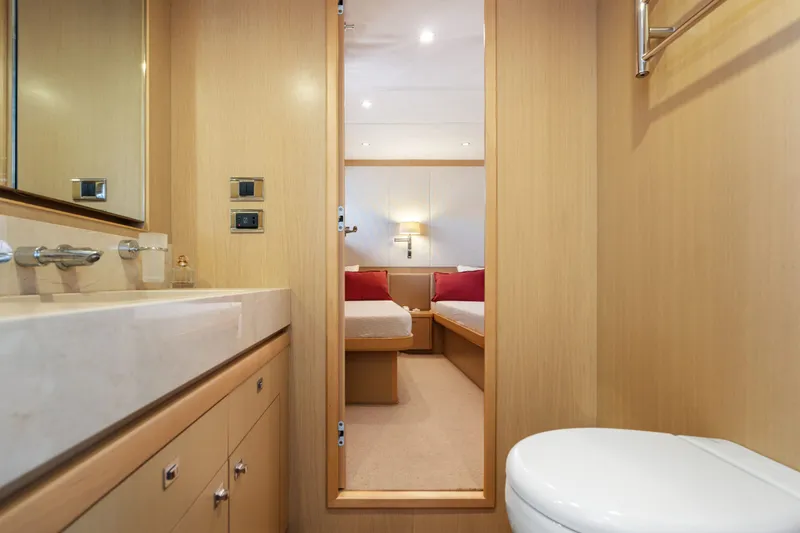 85 Yacht Photos Pics 