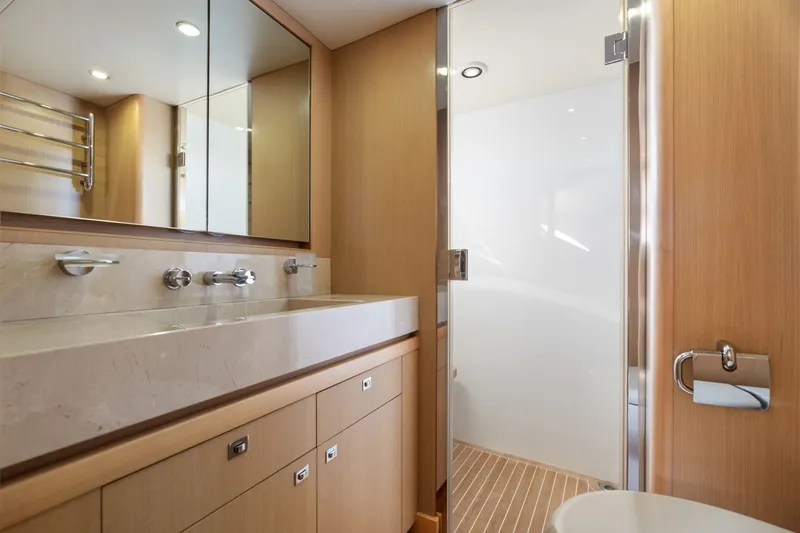 85 Yacht Photos Pics 