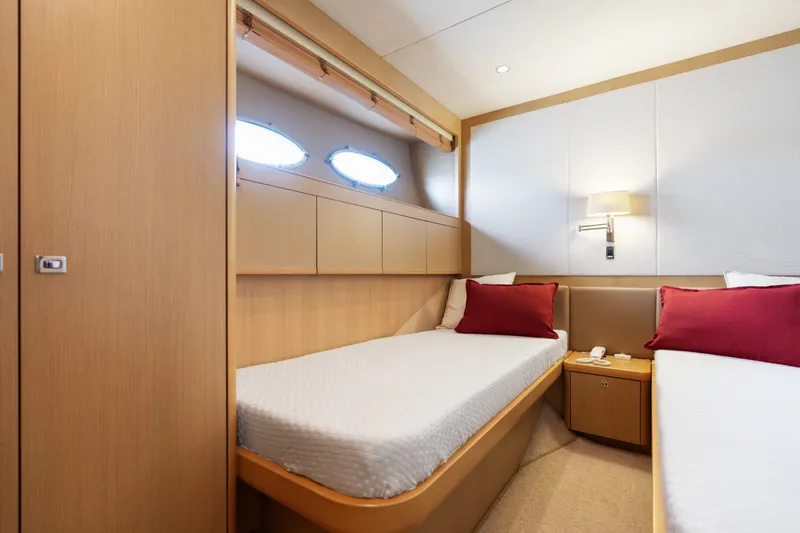 85 Yacht Photos Pics 