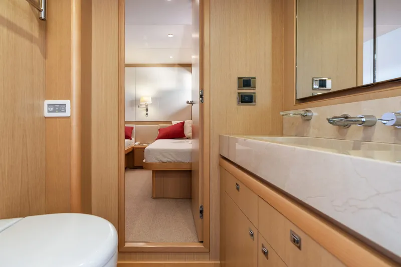 85 Yacht Photos Pics 