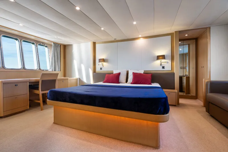 85 Yacht Photos Pics 