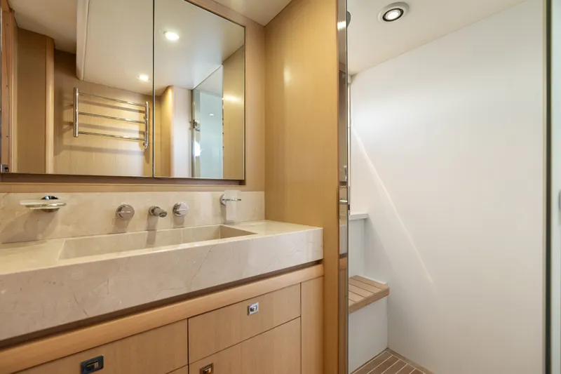 85 Yacht Photos Pics 