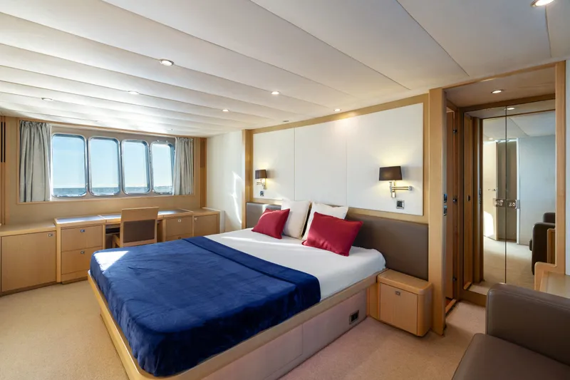 85 Yacht Photos Pics 