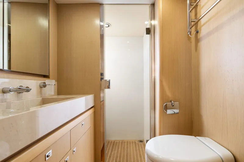 85 Yacht Photos Pics 