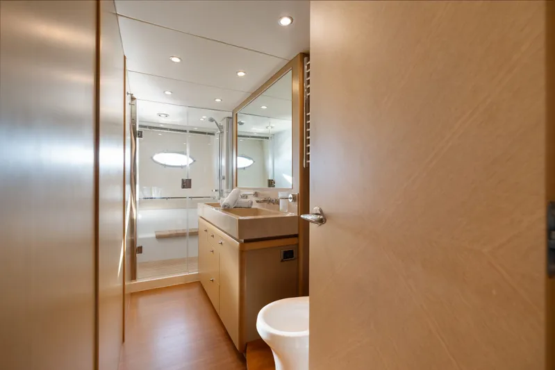 85 Yacht Photos Pics 