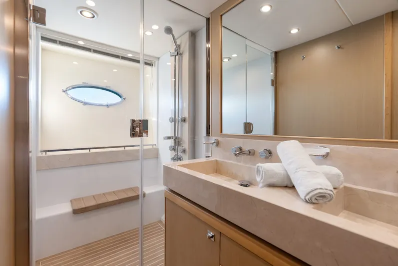 85 Yacht Photos Pics 