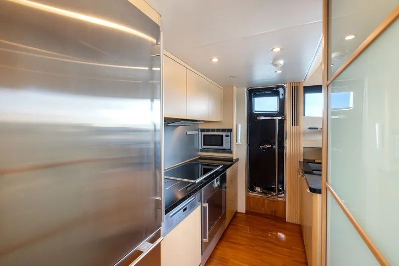 85 Yacht Photos Pics 