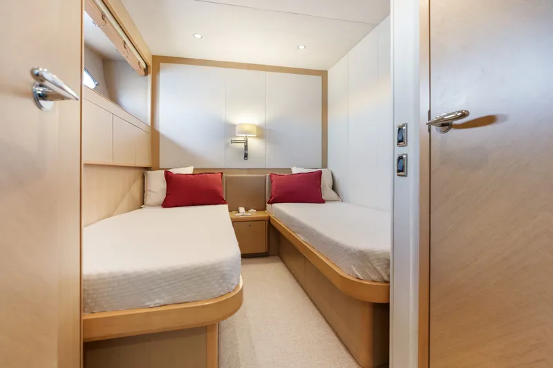 85 Yacht Photos Pics 