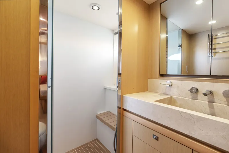 85 Yacht Photos Pics 