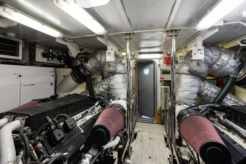 85 Yacht Photos Pics 