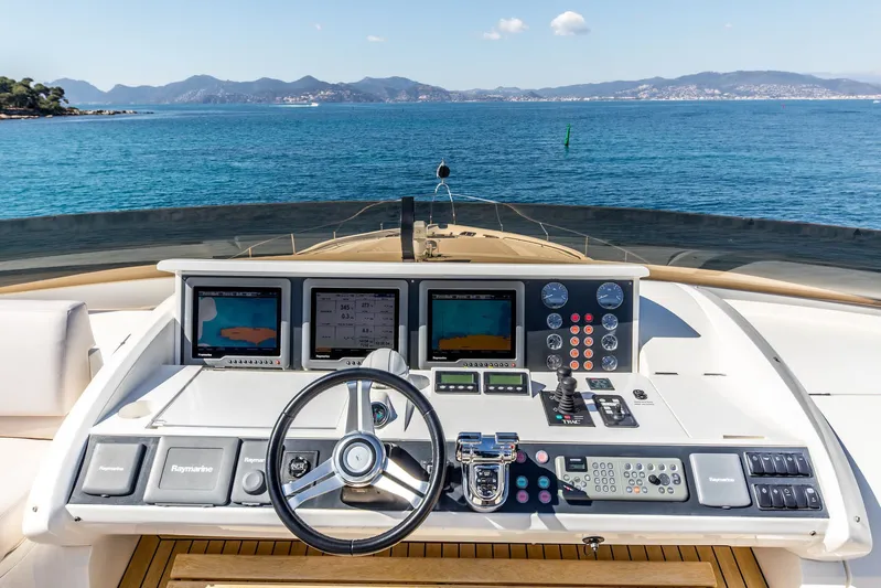 85 Yacht Photos Pics 