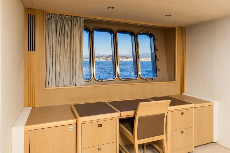 85 Yacht Photos Pics 