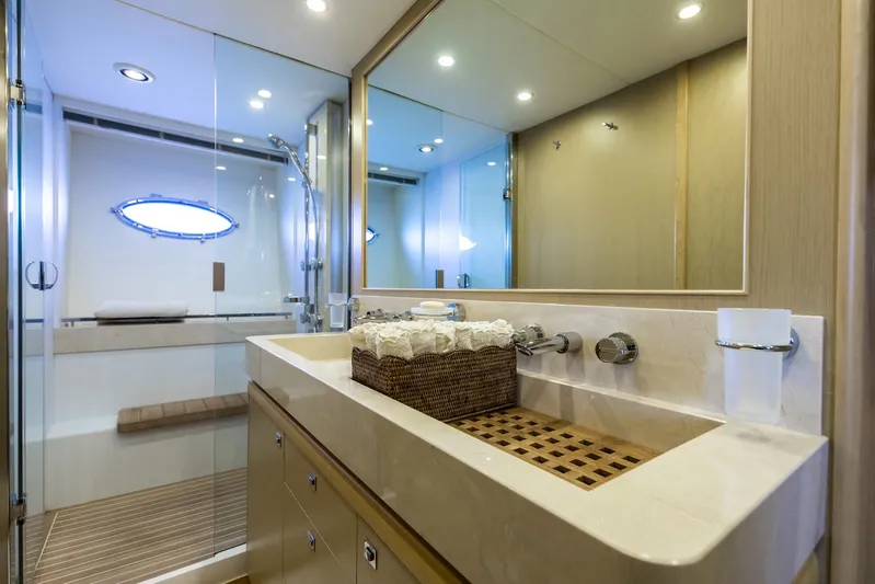 85 Yacht Photos Pics 