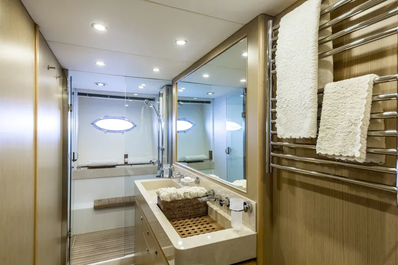 85 Yacht Photos Pics 