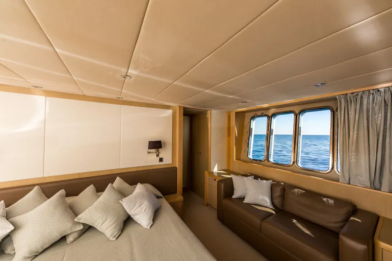 85 Yacht Photos Pics 