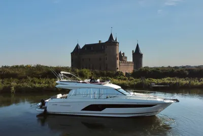 2019 Prestige 590 flybridge