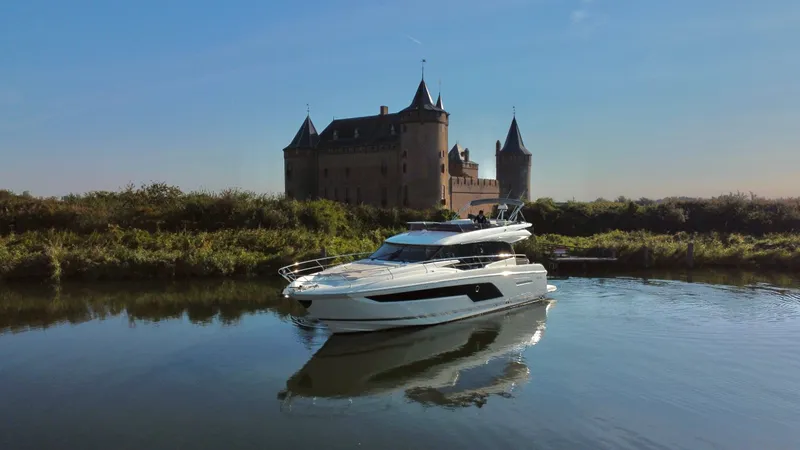 590 Flybridge Yacht Photos Pics 